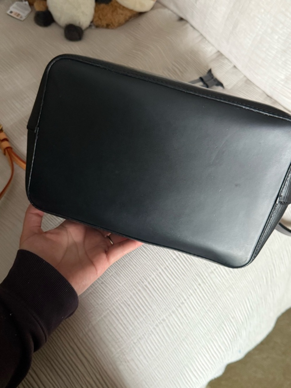 Louis Vuitton Black Epi Leather Drawstring Shoulder Bag - Picture 9 of 16
